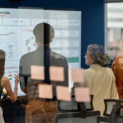 Entenda como o marketing deixou de ser só comunicação e virou produto, influenciando experiência, valor e crescimento do negócio.